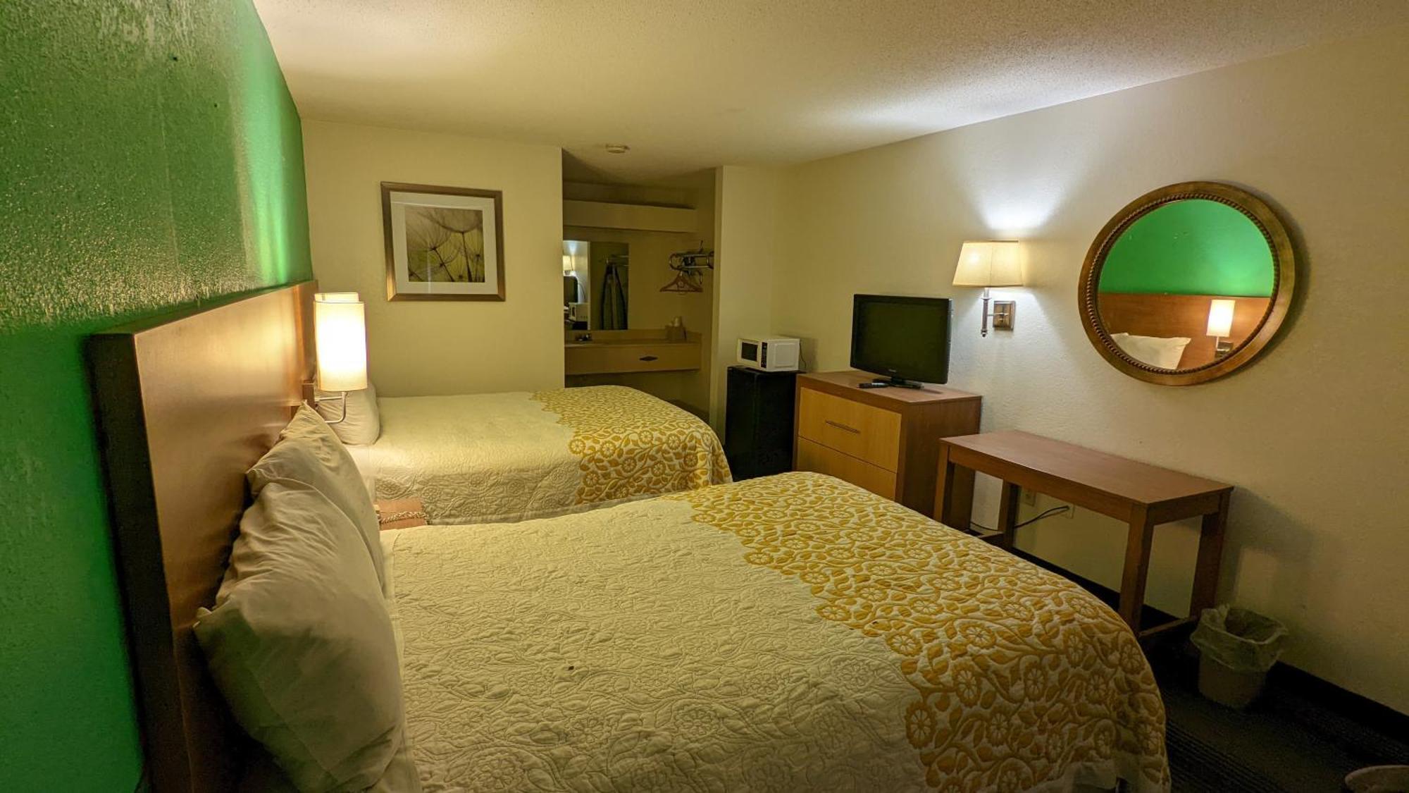 Budget Host Motel 3*